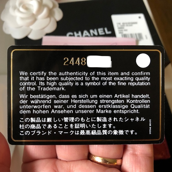 CHANEL 17B RED Flat Card Holder Caviar with SHW - Picture 7 of 7